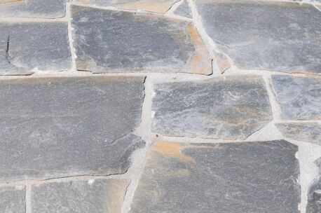 kwartsiet Dark grey-brown flagstone Kwartsiet Dark grey/brown 40-50 cm x 2/3 cm 55 kg/ m²