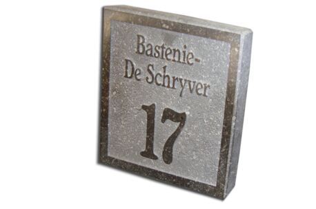 Gravering huisnummer . Huisnummer Gravering