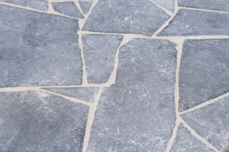 blauwe hardsteen flagstone 3 of 5cm dikte Blauwe hardsteen flagstone S 35-50x3 cm +/- 75 kg/m²