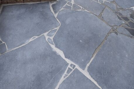 blauwe hardsteen flagstone XL Blauwe hardsteen Flagstone M 50-80 x3 cm Ø +/- 80 kg / m²