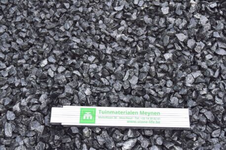 Basalt 11-16 . Basalt split 11/16 zwart B126