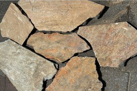 Gneiss flagstone 30-50 cm x 2/3  +/- 50 kg/m²