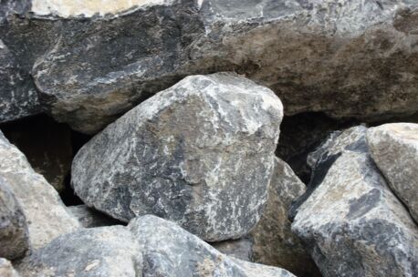 Hardsteen rotsen            B136